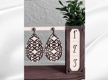 Load image into Gallery viewer, Earring Design Geometric Design 307
