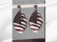 Load image into Gallery viewer, Earring Design American Flag
