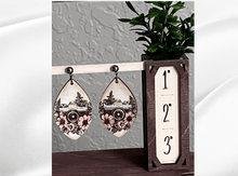 Load image into Gallery viewer, Earring Design Camera
