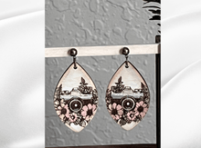 Load image into Gallery viewer, Earring Design Camera
