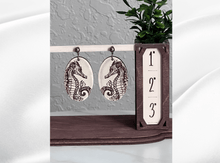 Load image into Gallery viewer, Earring Design Seahorse
